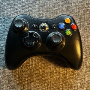 Xbox 360 controller with rechargeable battery pack